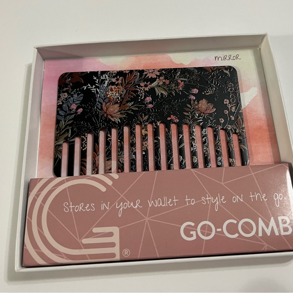 Go-Comb, mirror and comb for your purse or wallet
